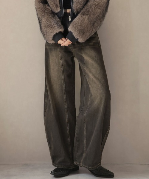 Ulysses(ユリシス)の「カーブワイドデニムパンツ(デニムパンツ・レディース・ライトブルー/ブラック・M/S)」の1枚目の写真