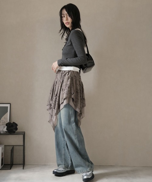 Ulysses(ユリシス)の「カーブワイドデニムパンツ(デニムパンツ・レディース・ライトブルー/ブラック・M/S)」の7枚目の写真