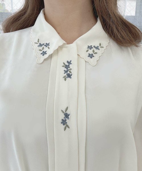 F i.n.t（フィント）の「スカラップ衿フロント小花刺繍ブラウス（シャツ/ブラウス・レディース・ベージュ/オフホワイト・FREE）」の5枚目の写真
