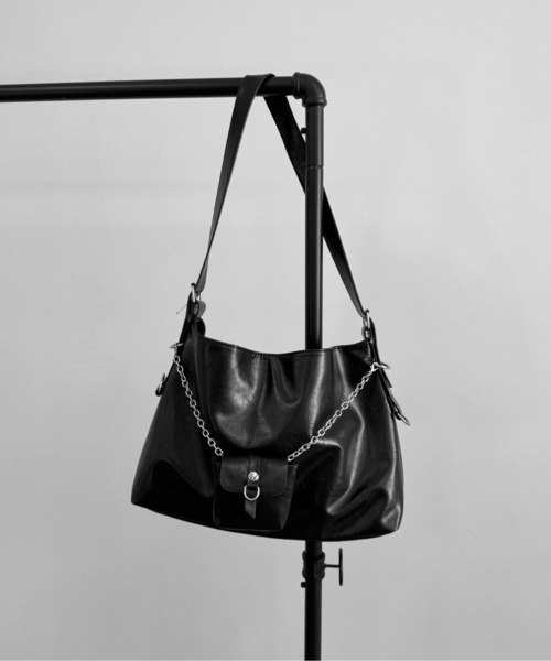 LVEU.（ラブユ.）の「【LVEU.】チェーンポーチビッグトートバッグ / バッグ かばん BAG トート ワンショル ポーチ 大きめ A4 チェーン ブラック モード（トートバッグ・レディース・ブラック・FREE）」の4枚目の写真