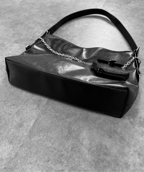 LVEU.（ラブユ.）の「【LVEU.】チェーンポーチビッグトートバッグ / バッグ かばん BAG トート ワンショル ポーチ 大きめ A4 チェーン ブラック モード（トートバッグ・レディース・ブラック・FREE）」の6枚目の写真