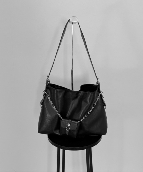 LVEU.（ラブユ.）の「【LVEU.】チェーンポーチビッグトートバッグ / バッグ かばん BAG トート ワンショル ポーチ 大きめ A4 チェーン ブラック モード（トートバッグ・レディース・ブラック・FREE）」の11枚目の写真