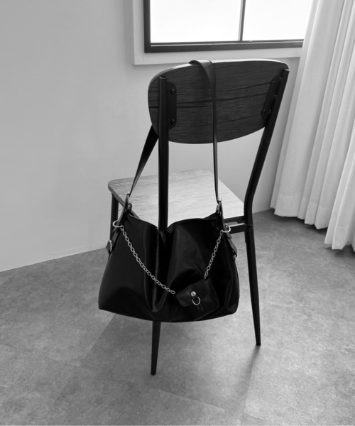 LVEU.（ラブユ.）の「【LVEU.】チェーンポーチビッグトートバッグ / バッグ かばん BAG トート ワンショル ポーチ 大きめ A4 チェーン ブラック モード（トートバッグ・レディース・ブラック・FREE）」の17枚目の写真