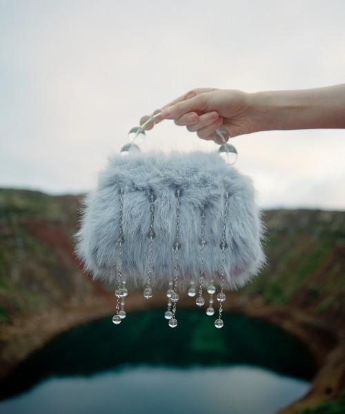 ROCKFISH WEATHERWEAR（ロックフィッシュウェザーウェア）の「[X SUSAN FANG] FURRY BUBBLE RAIN BAG（ハンドバッグ・レディース・ホワイト/スカイブルー・FREE）」の9枚目の写真