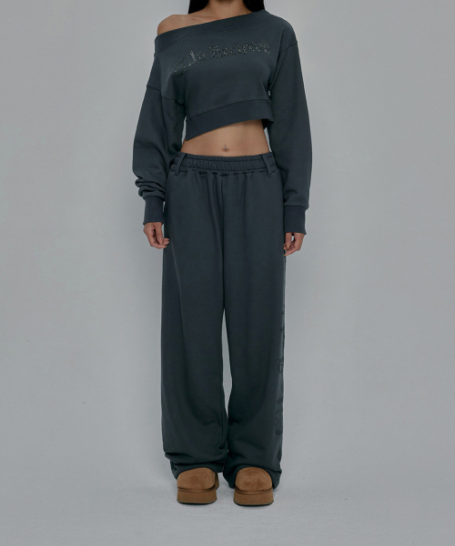 GILAARCHIVE（ギラアーカイブ）の「SIDE CROSS LOGO SWEATPANTS_CHARCOAL（スウェットパンツ・レディース・チャコール・FREE）」の6枚目の写真