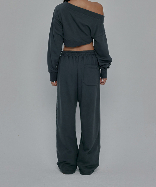 GILAARCHIVE（ギラアーカイブ）の「SIDE CROSS LOGO SWEATPANTS_CHARCOAL（スウェットパンツ・レディース・チャコール・FREE）」の7枚目の写真