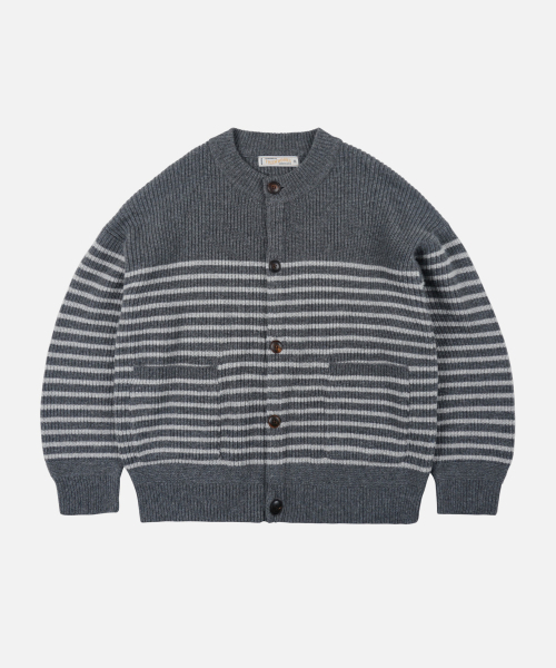 FRIZMWORKS(フリズムワークス)の「WOOL STRIPE ROUND CARDIGAN _ CHARCOAL(カーディガン/ボレロ・メンズ・その他・MEDIUM/LARGE/X-LARGE/SMALL)」の1枚目の写真