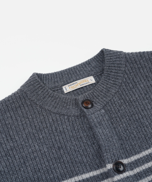 FRIZMWORKS(フリズムワークス)の「WOOL STRIPE ROUND CARDIGAN _ CHARCOAL(カーディガン/ボレロ・メンズ・その他・MEDIUM/LARGE/X-LARGE/SMALL)」の3枚目の写真
