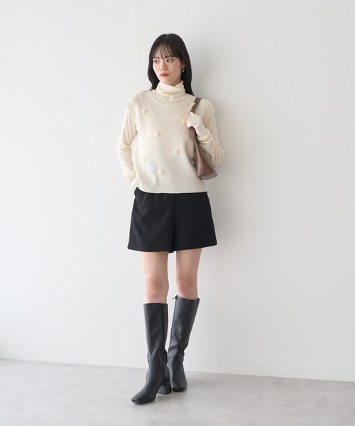 earth music&ecology（アースミュージックアンドエコロジー）の「フラワーモチーフニットベスト（ベスト・レディース・ブラック/アイボリー・FREE）」の5枚目の写真