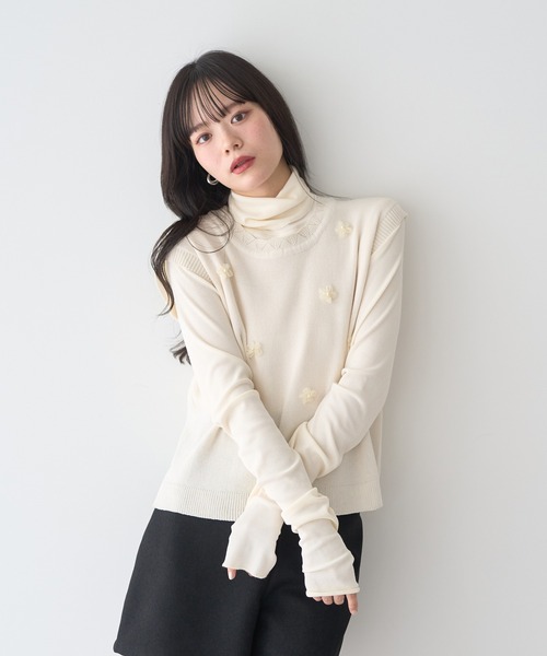 earth music&ecology（アースミュージックアンドエコロジー）の「フラワーモチーフニットベスト（ベスト・レディース・ブラック/アイボリー・FREE）」の3枚目の写真