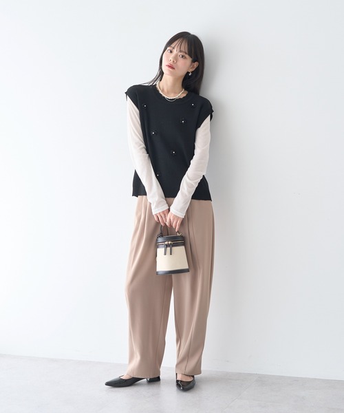 earth music&ecology（アースミュージックアンドエコロジー）の「フラワーモチーフニットベスト（ベスト・レディース・ブラック/アイボリー・FREE）」の14枚目の写真