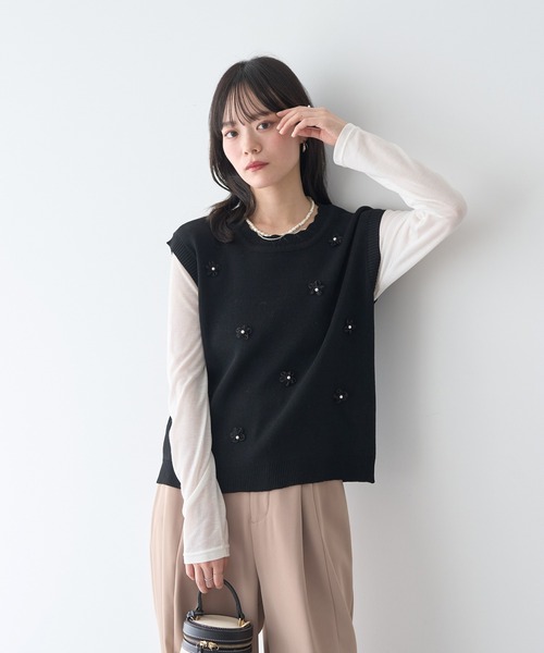 earth music&ecology（アースミュージックアンドエコロジー）の「フラワーモチーフニットベスト（ベスト・レディース・ブラック/アイボリー・FREE）」の10枚目の写真