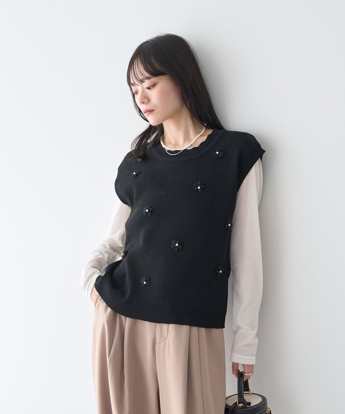 earth music&ecology（アースミュージックアンドエコロジー）の「フラワーモチーフニットベスト（ベスト・レディース・ブラック/アイボリー・FREE）」の11枚目の写真