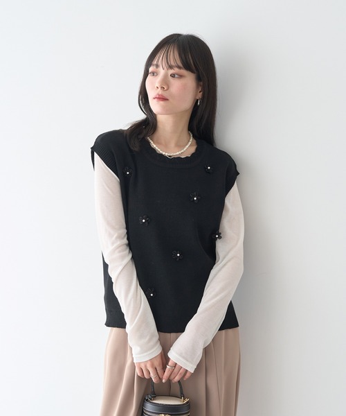 earth music&ecology（アースミュージックアンドエコロジー）の「フラワーモチーフニットベスト（ベスト・レディース・ブラック/アイボリー・FREE）」の12枚目の写真