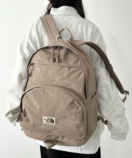 THE NORTH FACE(ザノースフェイス)の「THE NORTH FACE(ザ・ノースフェイス)/軽量 大容量 A4収納 デイリーバックパック/STANDARD BACKPACK M(バックパック/リュック・レディース・グレー/クリーム/ブラック/ブラウン・FREE)」の3枚目の写真