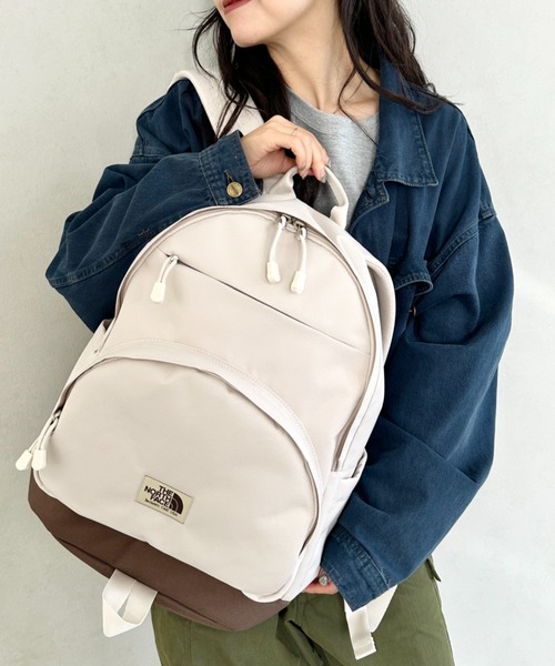 THE NORTH FACE(ザノースフェイス)の「THE NORTH FACE(ザ・ノースフェイス)/軽量 大容量 A4収納 デイリーバックパック/STANDARD BACKPACK M(バックパック/リュック・レディース・グレー/クリーム/ブラック/ブラウン・FREE)」の4枚目の写真