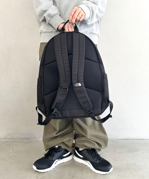 THE NORTH FACE(ザノースフェイス)の「THE NORTH FACE(ザ・ノースフェイス)/軽量 大容量 A4収納 デイリーバックパック/STANDARD BACKPACK M(バックパック/リュック・レディース・グレー/クリーム/ブラック/ブラウン・FREE)」の13枚目の写真
