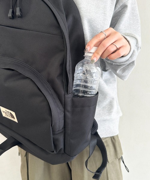 THE NORTH FACE(ザノースフェイス)の「THE NORTH FACE(ザ・ノースフェイス)/軽量 大容量 A4収納 デイリーバックパック/STANDARD BACKPACK M(バックパック/リュック・レディース・グレー/クリーム/ブラック/ブラウン・FREE)」の18枚目の写真