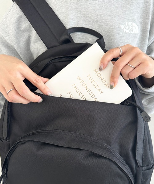 THE NORTH FACE(ザノースフェイス)の「THE NORTH FACE(ザ・ノースフェイス)/軽量 大容量 A4収納 デイリーバックパック/STANDARD BACKPACK M(バックパック/リュック・レディース・グレー/クリーム/ブラック/ブラウン・FREE)」の17枚目の写真