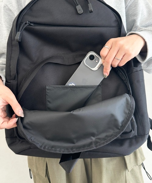 THE NORTH FACE(ザノースフェイス)の「THE NORTH FACE(ザ・ノースフェイス)/軽量 大容量 A4収納 デイリーバックパック/STANDARD BACKPACK M(バックパック/リュック・レディース・グレー/クリーム/ブラック/ブラウン・FREE)」の16枚目の写真