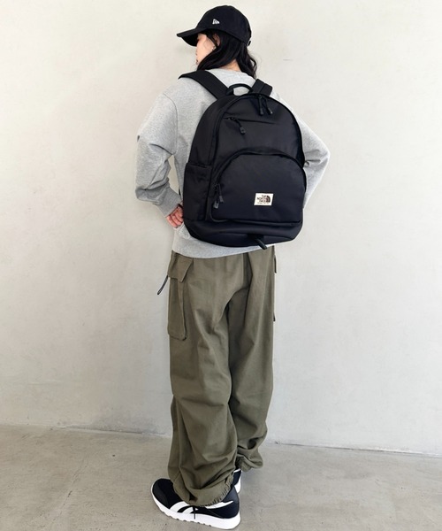THE NORTH FACE(ザノースフェイス)の「THE NORTH FACE(ザ・ノースフェイス)/軽量 大容量 A4収納 デイリーバックパック/STANDARD BACKPACK M(バックパック/リュック・レディース・グレー/クリーム/ブラック/ブラウン・FREE)」の11枚目の写真