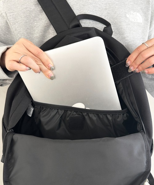 THE NORTH FACE(ザノースフェイス)の「THE NORTH FACE(ザ・ノースフェイス)/軽量 大容量 A4収納 デイリーバックパック/STANDARD BACKPACK M(バックパック/リュック・レディース・グレー/クリーム/ブラック/ブラウン・FREE)」の21枚目の写真