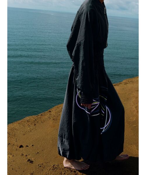 UN3D.(アンスリード)の「STRATUM LINE SK【セットアップ着用可能】 / ストレイタムラインスカート(スカート・レディース・ブラック/グレー・36/38)」の11枚目の写真