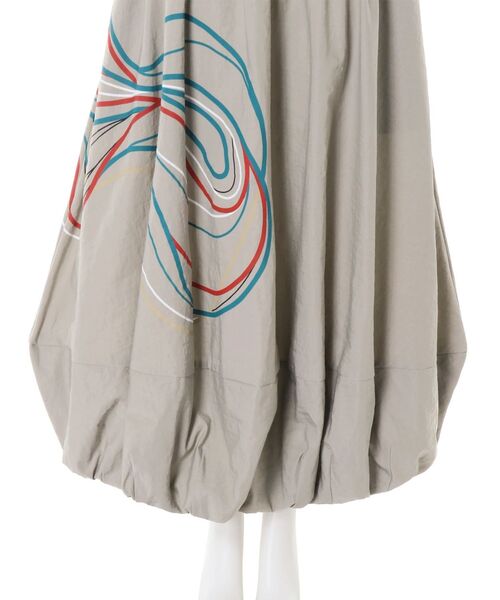 UN3D.(アンスリード)の「STRATUM LINE SK【セットアップ着用可能】 / ストレイタムラインスカート(スカート・レディース・ブラック/グレー・36/38)」の18枚目の写真