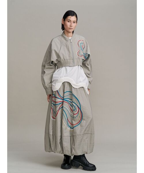 UN3D.(アンスリード)の「STRATUM LINE SK【セットアップ着用可能】 / ストレイタムラインスカート(スカート・レディース・ブラック/グレー・36/38)」の9枚目の写真