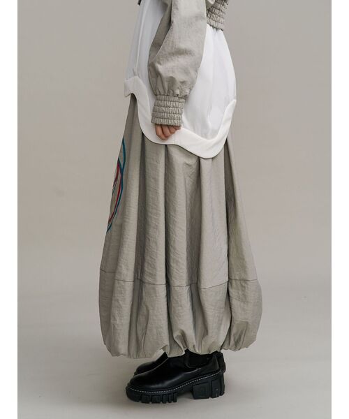 UN3D.(アンスリード)の「STRATUM LINE SK【セットアップ着用可能】 / ストレイタムラインスカート(スカート・レディース・ブラック/グレー・36/38)」の3枚目の写真