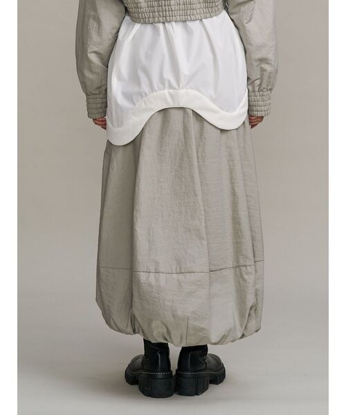 UN3D.(アンスリード)の「STRATUM LINE SK【セットアップ着用可能】 / ストレイタムラインスカート(スカート・レディース・ブラック/グレー・36/38)」の4枚目の写真