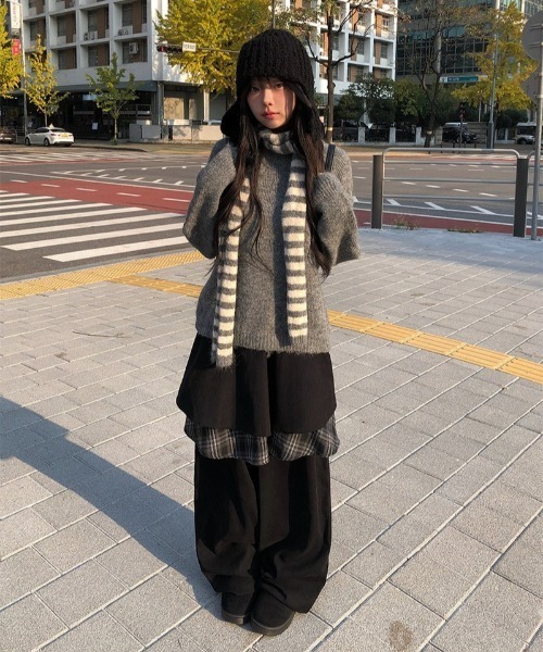 anyonemore（エニワンモア）の「バイカラーボーダーマフラーシンプルニットセット（ニット/セーター・レディース・レッド/アイボリー/グレー・FREE）」の6枚目の写真