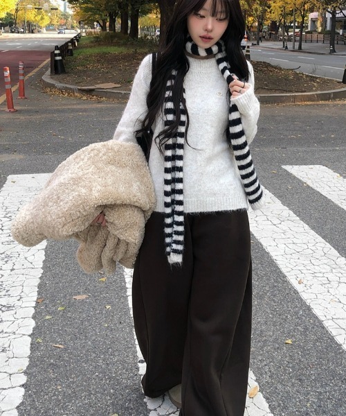 anyonemore（エニワンモア）の「バイカラーボーダーマフラーシンプルニットセット（ニット/セーター・レディース・レッド/アイボリー/グレー・FREE）」の18枚目の写真