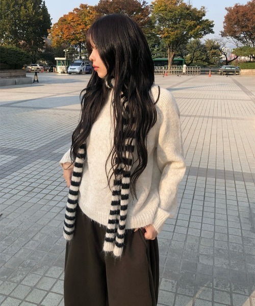 anyonemore（エニワンモア）の「バイカラーボーダーマフラーシンプルニットセット（ニット/セーター・レディース・レッド/アイボリー/グレー・FREE）」の9枚目の写真