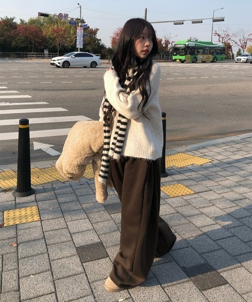 anyonemore（エニワンモア）の「バイカラーボーダーマフラーシンプルニットセット（ニット/セーター・レディース・レッド/アイボリー/グレー・FREE）」の17枚目の写真