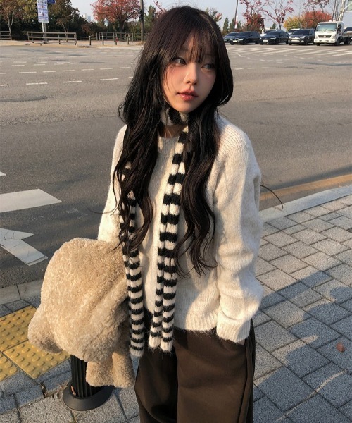 anyonemore（エニワンモア）の「バイカラーボーダーマフラーシンプルニットセット（ニット/セーター・レディース・レッド/アイボリー/グレー・FREE）」の13枚目の写真