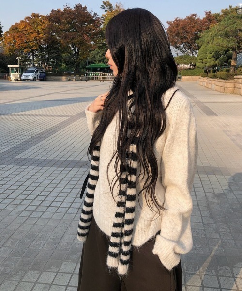 anyonemore（エニワンモア）の「バイカラーボーダーマフラーシンプルニットセット（ニット/セーター・レディース・レッド/アイボリー/グレー・FREE）」の10枚目の写真