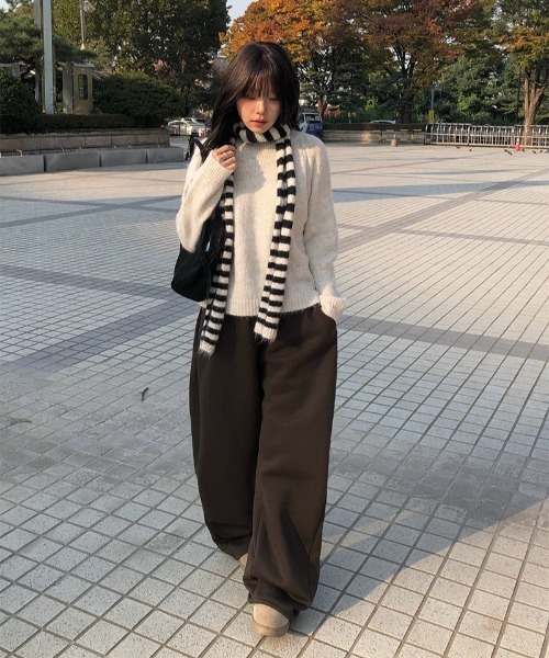 anyonemore（エニワンモア）の「バイカラーボーダーマフラーシンプルニットセット（ニット/セーター・レディース・レッド/アイボリー/グレー・FREE）」の12枚目の写真