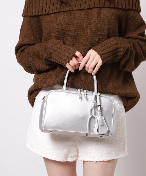 ESPERANZA(エスペランサ)の「チャーム付横長ボストンバッグ(ボストンバッグ・レディース・キャメル/ワインレッド/シルバー/ブラック・FREE)」の1枚目の写真