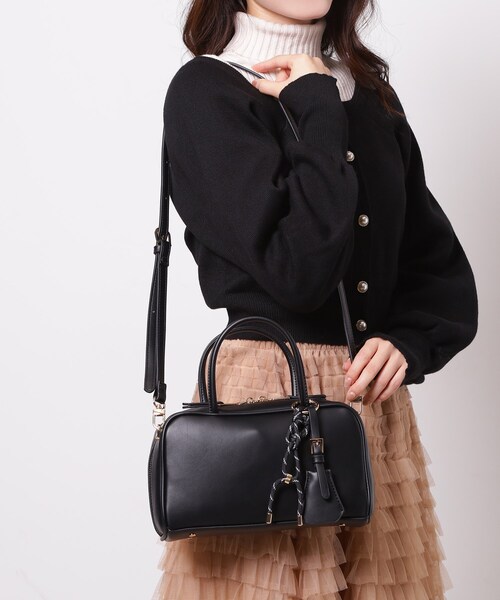ESPERANZA(エスペランサ)の「チャーム付横長ボストンバッグ(ボストンバッグ・レディース・キャメル/ワインレッド/シルバー/ブラック・FREE)」の2枚目の写真