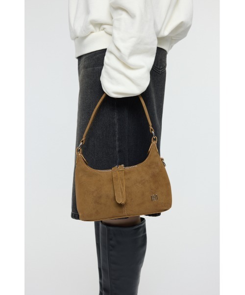 MOUSSY（マウジー）の「【WEB限定カラー：イエロー系その他】NANO HOBO HANDLE バッグ（ショルダーバッグ・レディース・レッド系その他/ブラウン/イエロー系その他/ブラック系その他・FREE）」の2枚目の写真