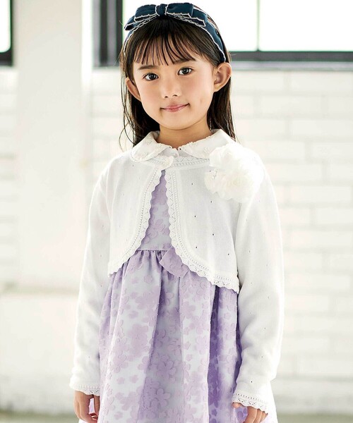 BeBe（ベベ）の「ニットボレロカーディガン(110~130cm)（カーディガン/ボレロ・キッズ・グレー/ホワイト・130cm/120cm/110cm）」の2枚目の写真