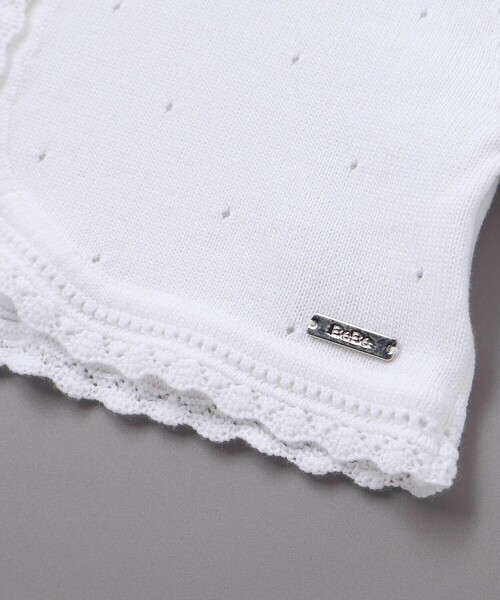 BeBe（ベベ）の「ニットボレロカーディガン(110~130cm)（カーディガン/ボレロ・キッズ・グレー/ホワイト・130cm/120cm/110cm）」の11枚目の写真