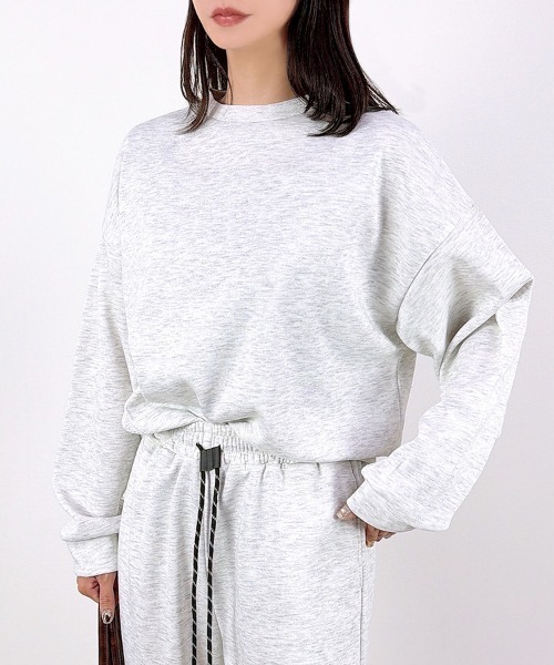 CLOTHY(クロシィ)の「【Allシーズン使えるなめらか軽量素材♪】スウェットトップス(セットアップ可)(スウェット・レディース・ライトグレー/オフホワイト/グレー/ブラック・LARGE/MEDIUM)」の1枚目の写真