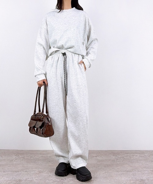 CLOTHY(クロシィ)の「【Allシーズン使えるなめらか軽量素材♪】スウェットトップス(セットアップ可)(スウェット・レディース・ライトグレー/オフホワイト/グレー/ブラック・LARGE/MEDIUM)」の5枚目の写真
