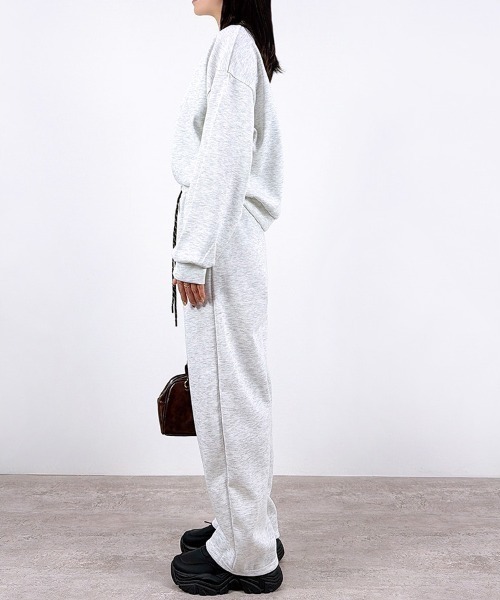 CLOTHY(クロシィ)の「【Allシーズン使えるなめらか軽量素材♪】スウェットトップス(セットアップ可)(スウェット・レディース・ライトグレー/オフホワイト/グレー/ブラック・LARGE/MEDIUM)」の6枚目の写真