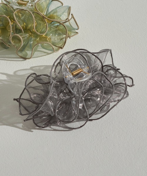 GOLDY(ゴールディ)の「ラッフル シアー バンス クリップ(バレッタ/ヘアクリップ・レディース・ブルー/グレー/ブラック/ピンク・FREE)」の2枚目の写真