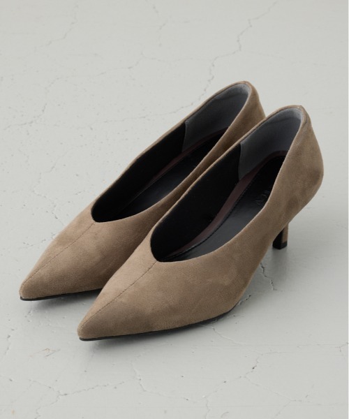 AZUL by moussy(アズールバイマウジー)の「ソフトインソールポインテッドパンプス 靴(パンプス・レディース・グレイッシュベージュ/ブラック/ネイビー・LARGE/MEDIUM/SMALL)」の1枚目の写真