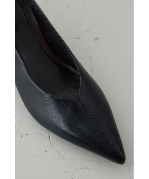 AZUL by moussy(アズールバイマウジー)の「ソフトインソールポインテッドパンプス 靴(パンプス・レディース・グレイッシュベージュ/ブラック/ネイビー・LARGE/MEDIUM/SMALL)」の12枚目の写真