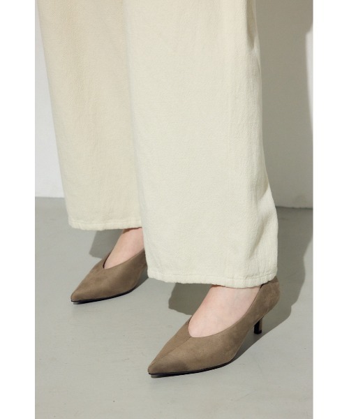 AZUL by moussy(アズールバイマウジー)の「ソフトインソールポインテッドパンプス 靴(パンプス・レディース・グレイッシュベージュ/ブラック/ネイビー・LARGE/MEDIUM/SMALL)」の17枚目の写真